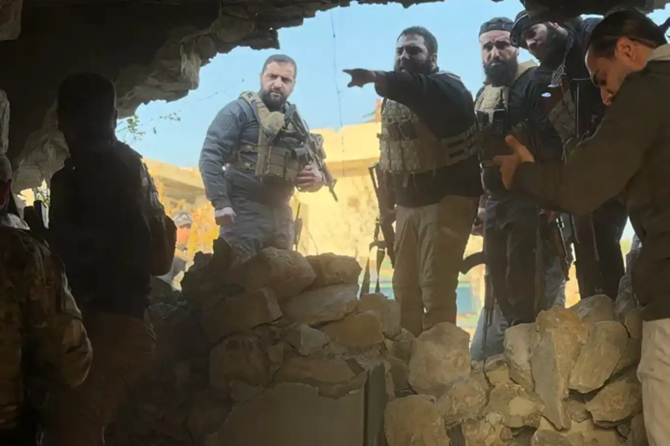 الداخلية السورية: عملية أمنية في جبلة باللاذقية ضد خلية تابعة لسهيل الحسن