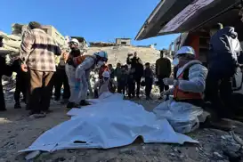 لە غەززە تەرمی ١٤ شەهید لە ژێر باڵەخانەڕووخاوەکاندا دەرێنران