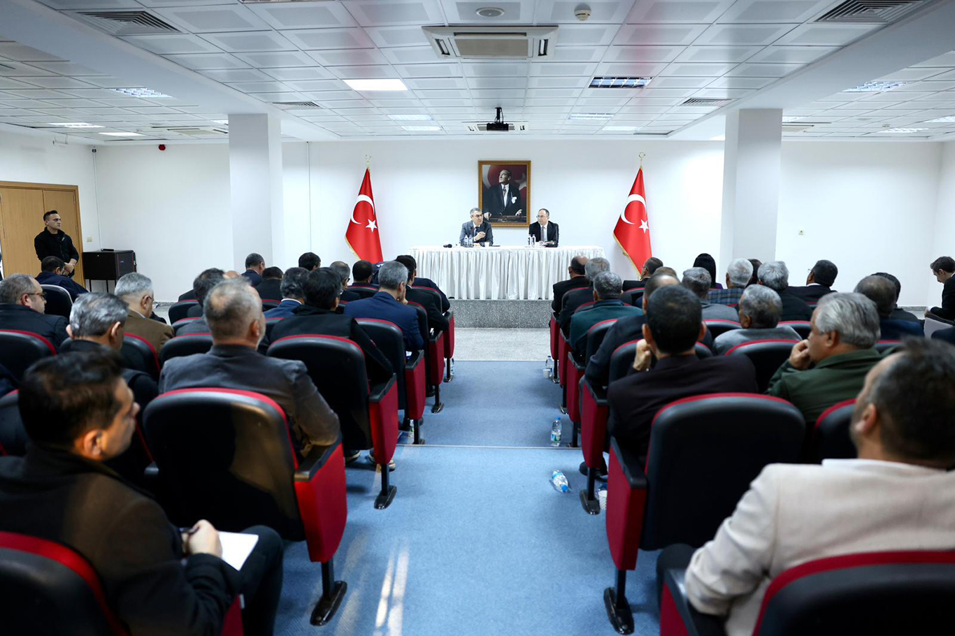 Mersin Valisi Atilla Toros, Toroslar ilçesi muhtarlarıyla bir araya geldi