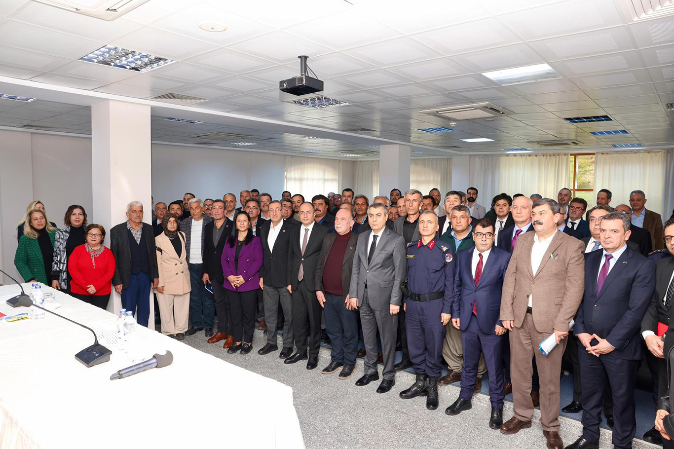 Mersin Valisi Atilla Toros, Toroslar ilçesi muhtarlarıyla bir araya geldi
