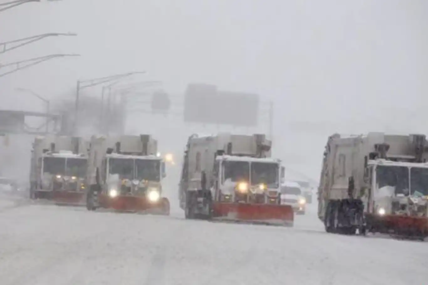 ABD'nin kuzeyi sellerin ardından yoğun kar yağışına teslim oldu