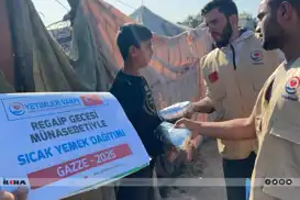 وقف الأيتام يوزّع وجبات ساخنة في غزة بمناسبة ليلة الرغائب