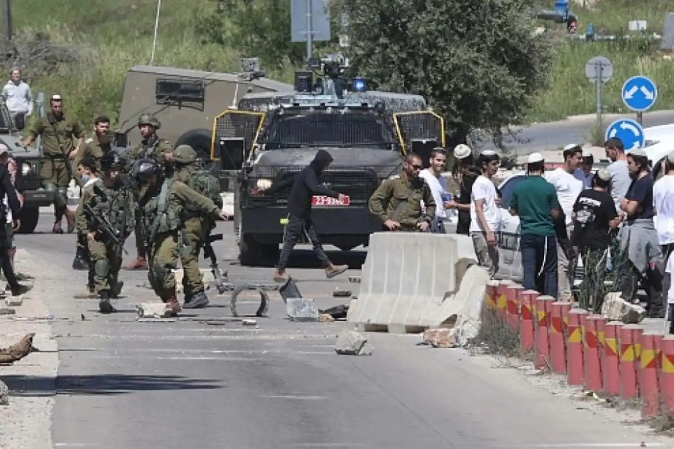 الضفة الغربية المحتلة..مستوطن يدهس فلسطينياً أثناء أدائه الصلاة شرقي رام الله