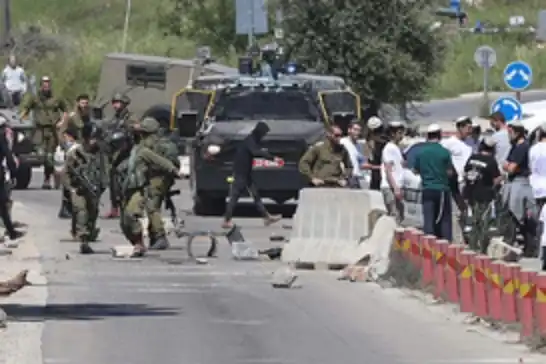 الضفة الغربية المحتلة..مستوطن يدهس فلسطينياً أثناء أدائه الصلاة شرقي رام الله