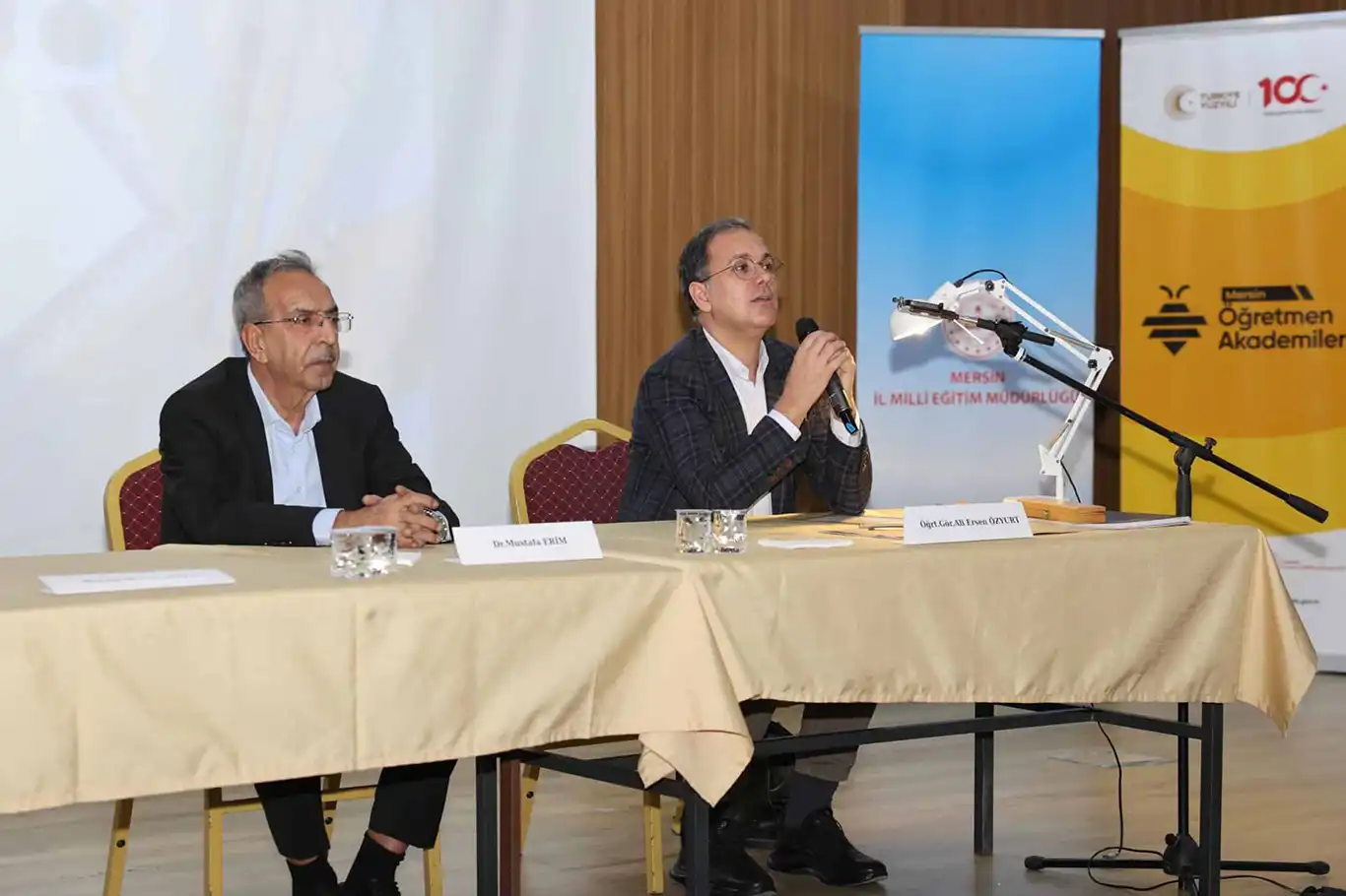 Mersin’de “Altı Minare, Bin Bir Anlatı” paneli düzenlendi