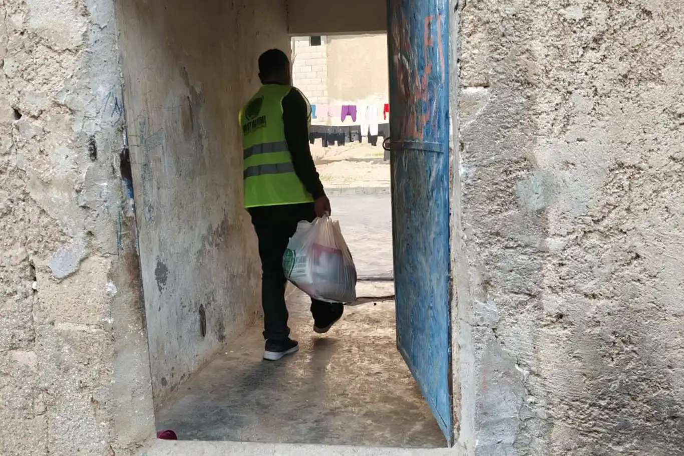 Umut Kervanı Akçakale'de yetim ve muhtaç ailelerin yüzünü güldürdü