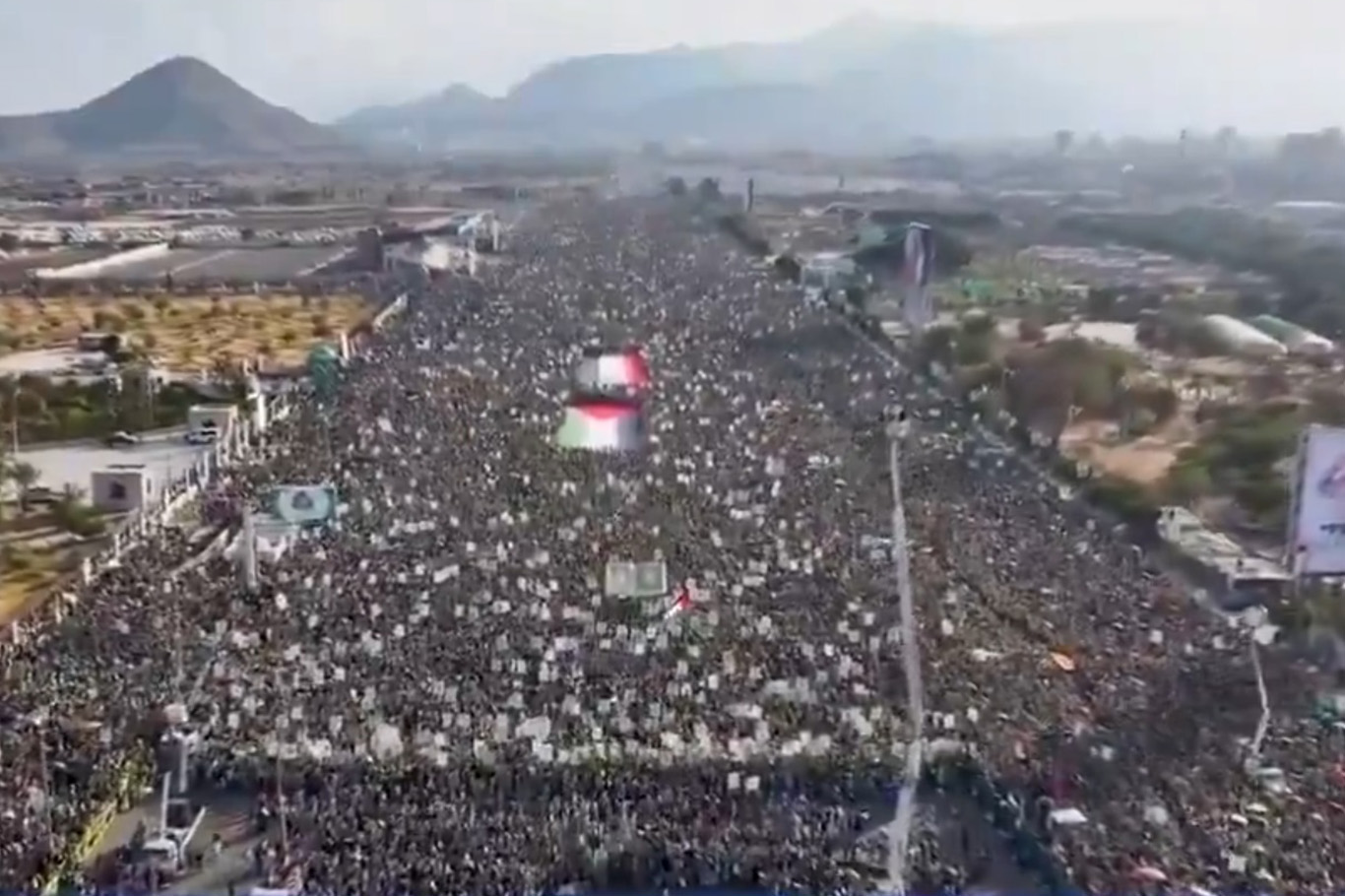 Yemen’de milyonlar meydanlarda