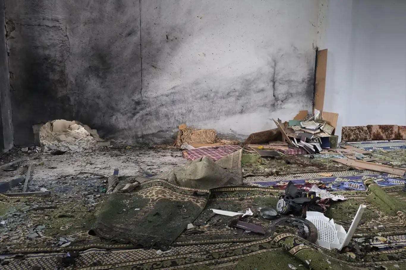 Suriye'de bir camide meydana gelen patlamada 6 kişi hayatını kaybetti, 21 kişi yaralandı