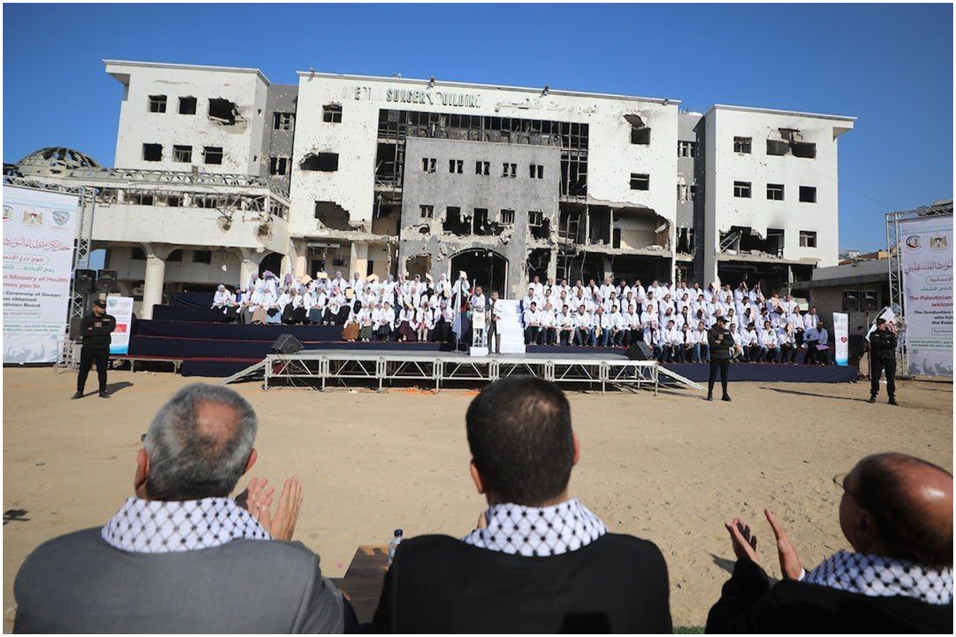 Enkazın ortasında mezuniyet: El-Şifa’da doktorlara diploma töreni