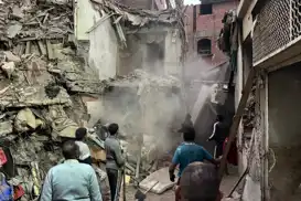 Mısır'da 5 katlı bina çöktü:  8 ölü