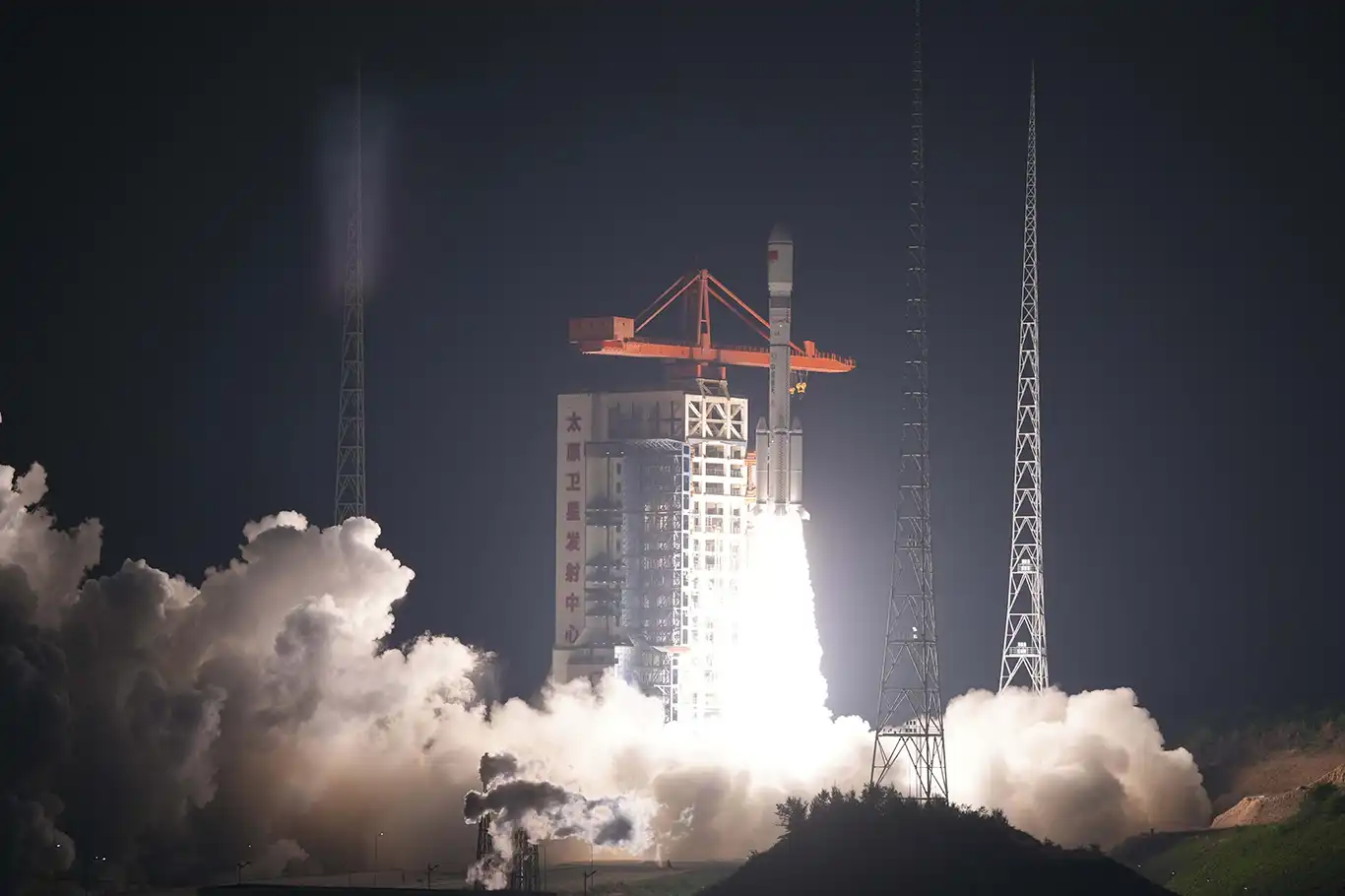 Çin, 17’nci grup uydularını uzaya gönderdi