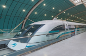 قطار مغناطيسي صيني يبلغ 700 كم/س خلال ثانيتين