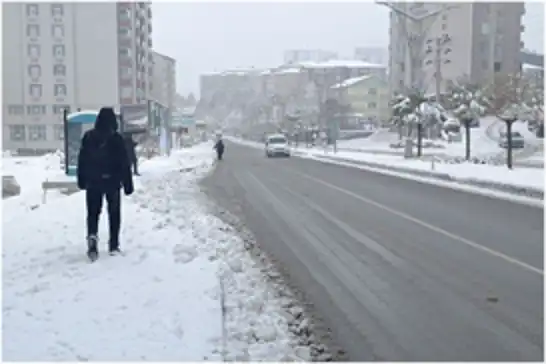 Bitlis’te yoğun kar yağışı ve fırtına: 180 köy yolu ulaşıma kapandı