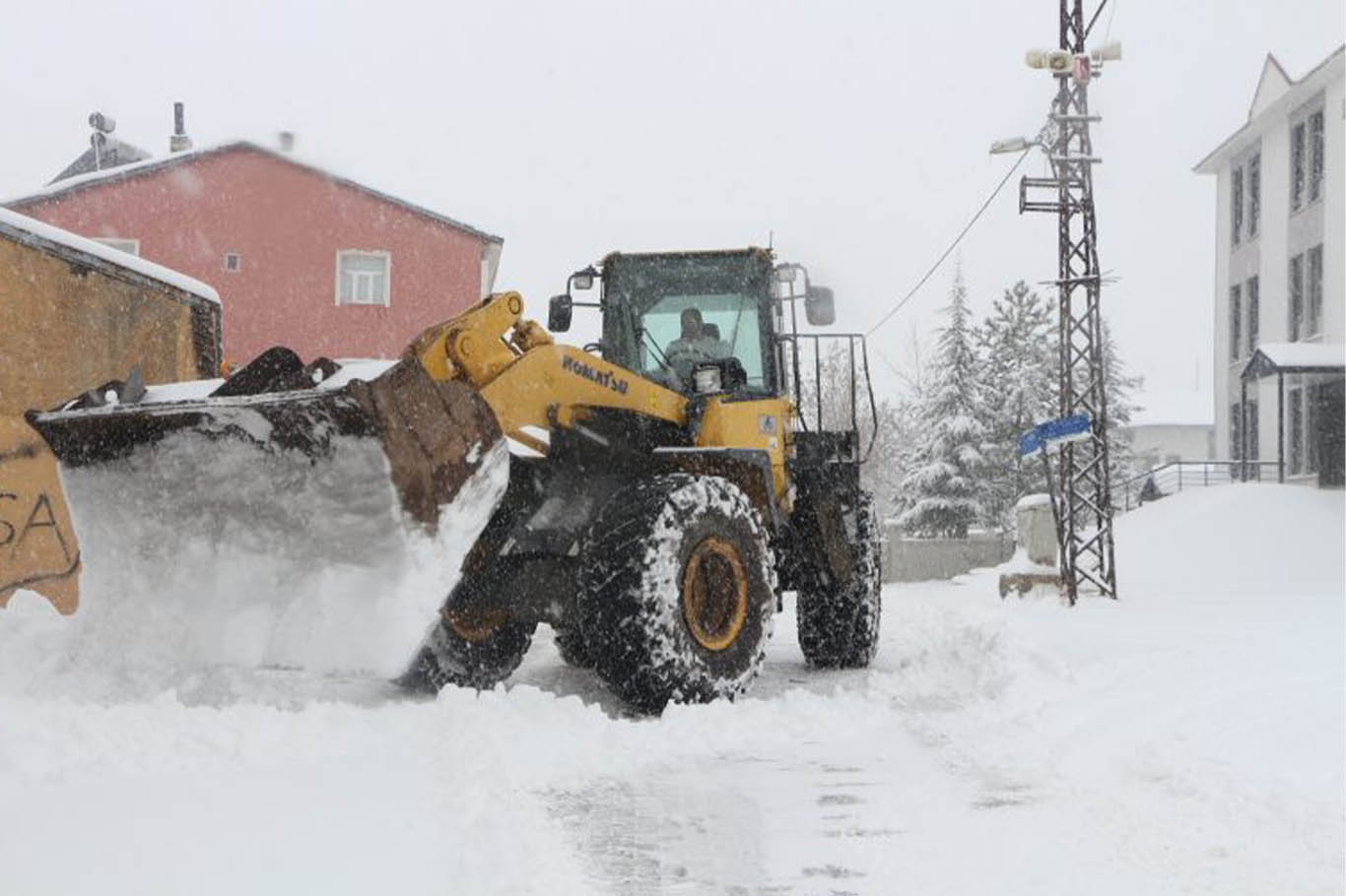 Bingöl Karlıova’da kar nedeniyle 10 köy yolu ulaşıma kapandı