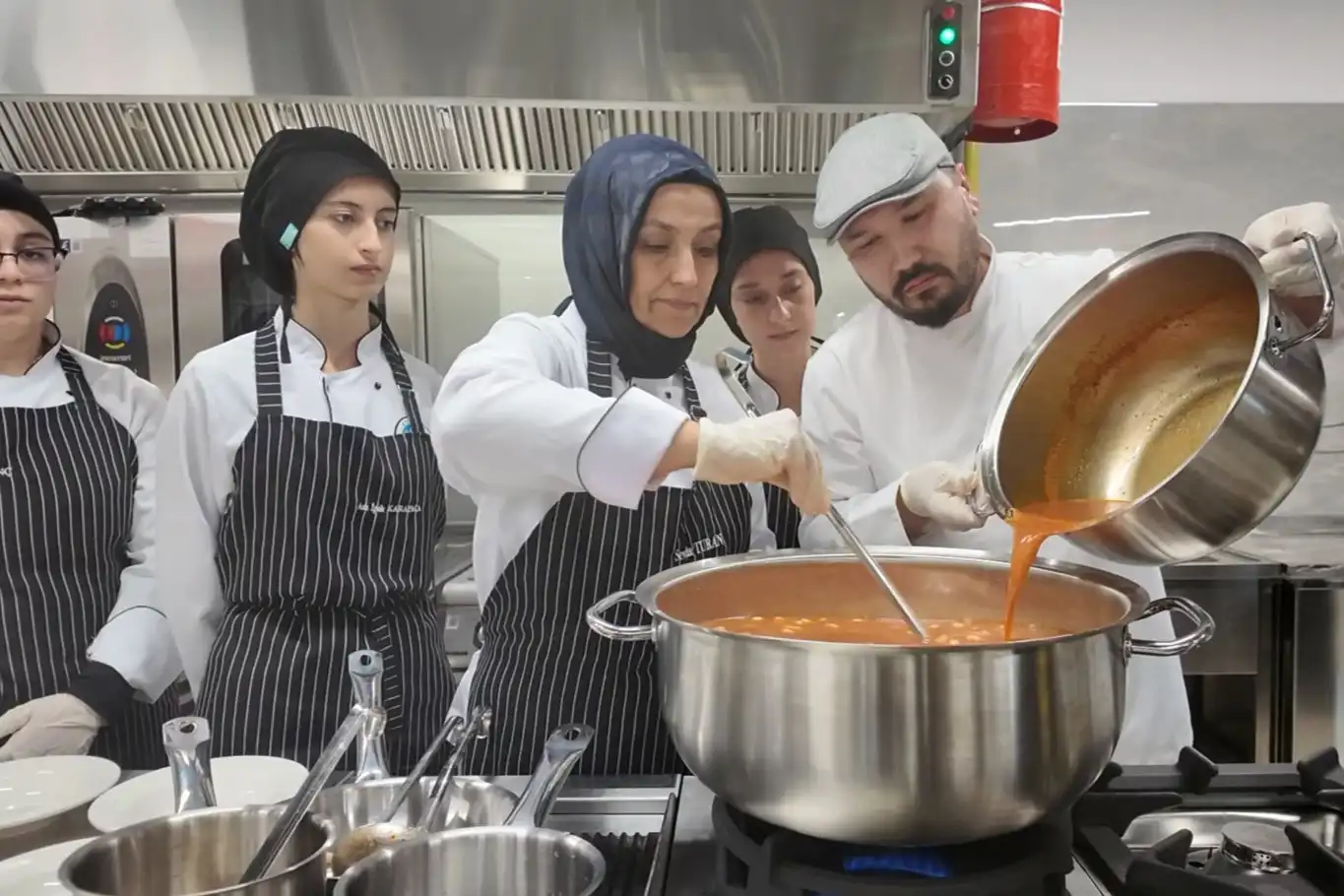 Yeni YÖK modeliyle öğrenciler diplomadan önce iş sahibi oluyor