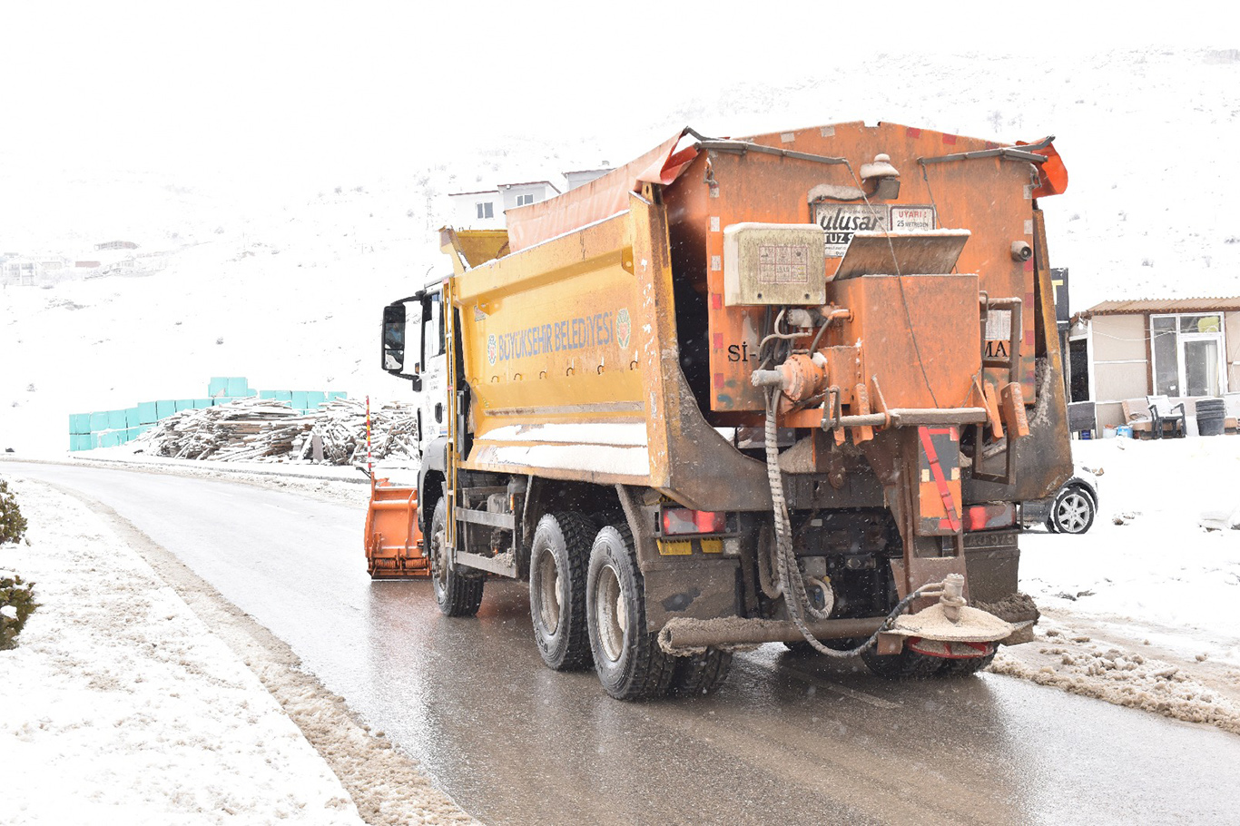 Malatya'da kar yağışı ile birlikte ekipler harekete geçti