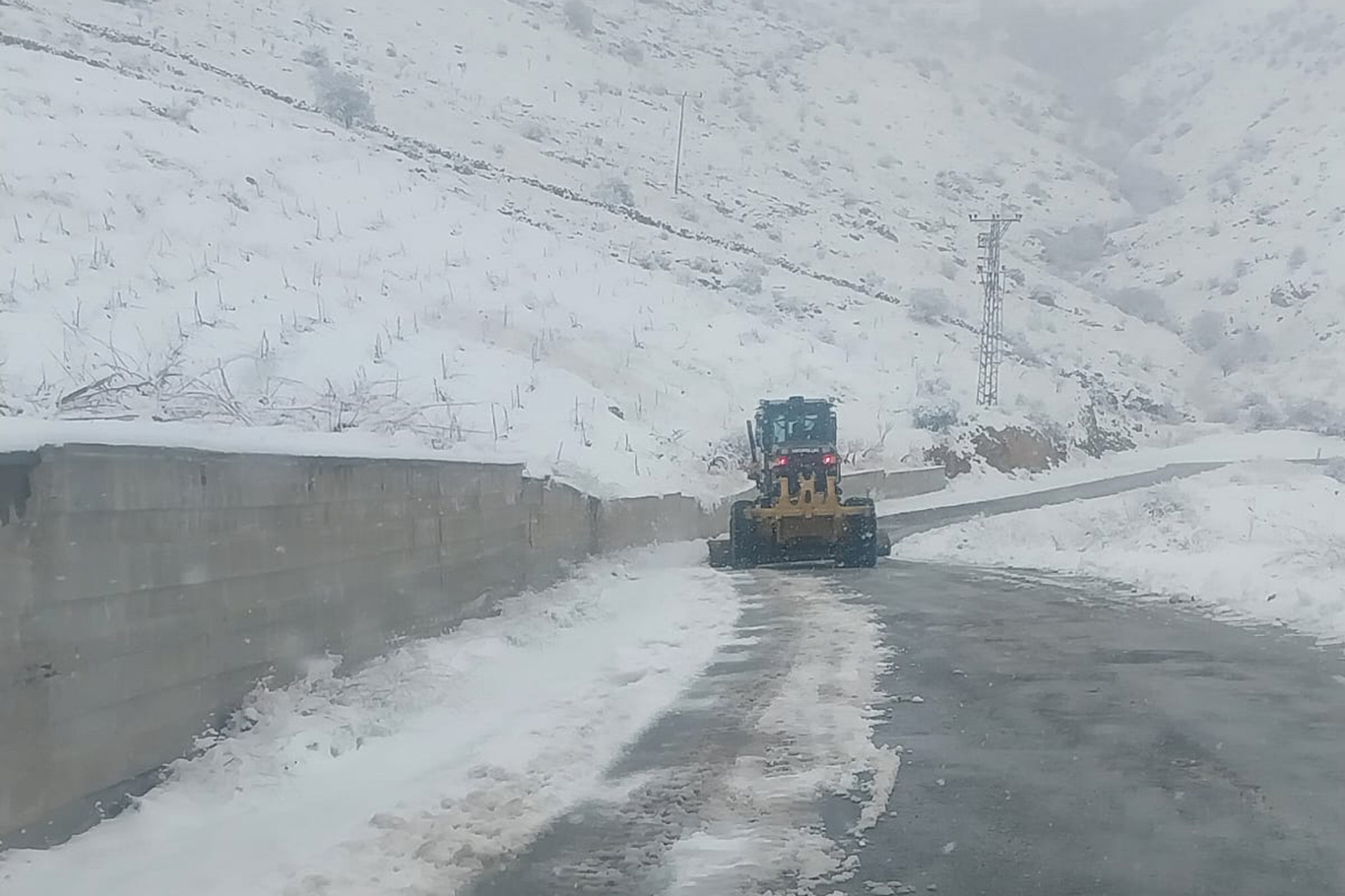 Battalgazi Belediyesi'nden kar ile mücadele çalışması