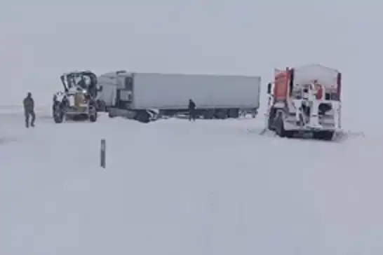 Tendürek Geçidinde ulaşım durma noktasına geldi