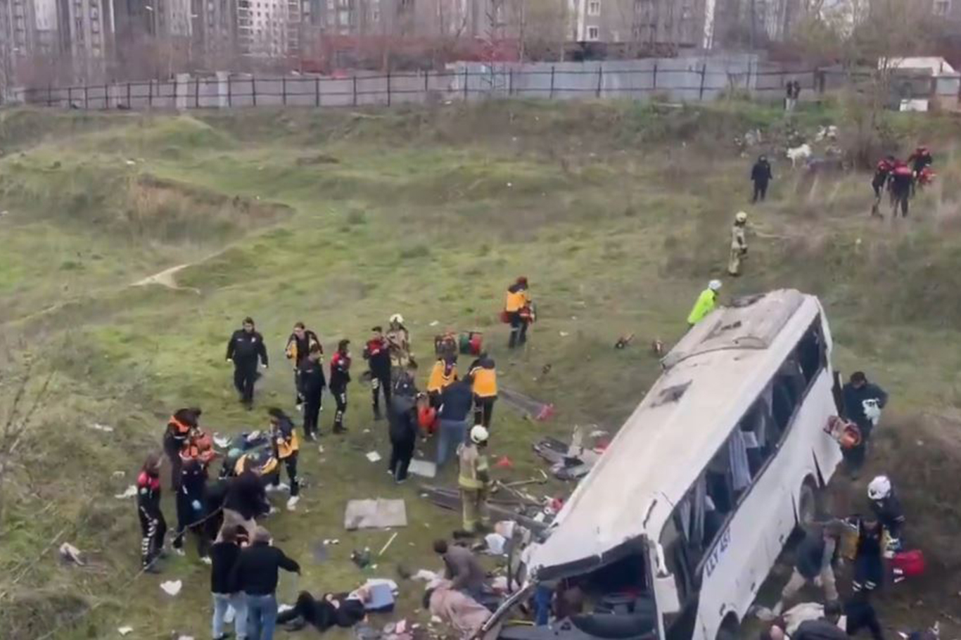 İstanbul Esenyurt'ta servis midibüsü devrildi: 4 ölü, 7 yaralı