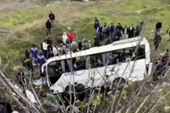 Four killed, nine injured as workers’ minibus overturns in Istanbul