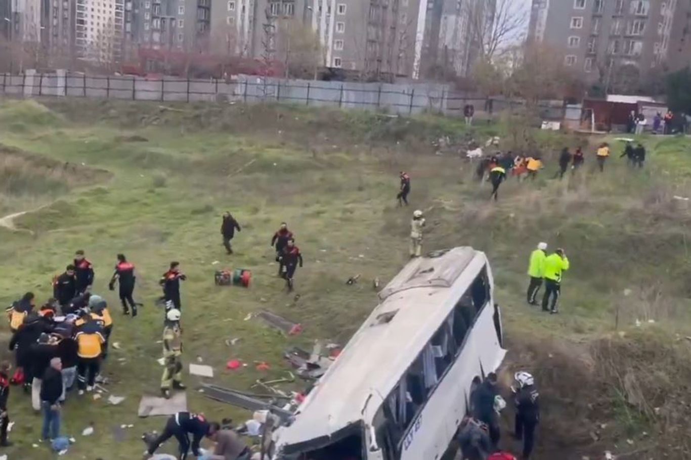 Four killed, nine injured as workers’ minibus overturns in Istanbul