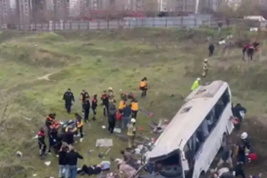 Li Esenyurta Stenbolê mînîbusek qulipî: 5 mirî, 6 birîndar (HAT NÛKIRIN)