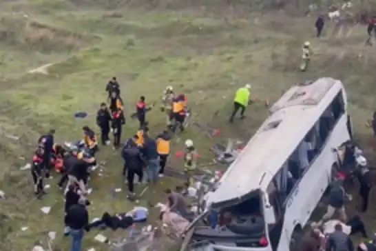 Esenyurt'ta servis aracı şarampole yuvarlandı: 5 ölü, 6 yaralı