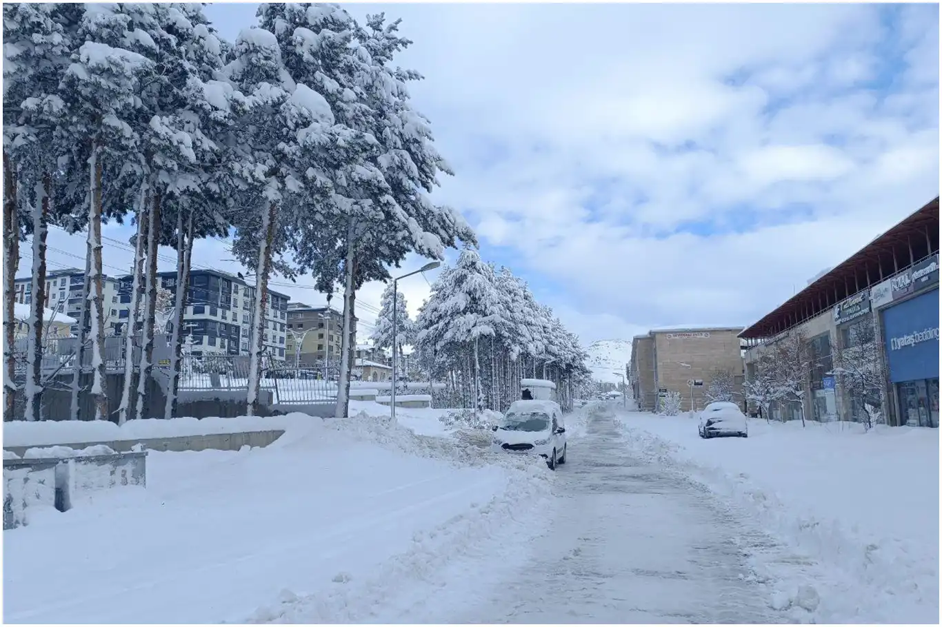 Bitlis’te hayat durdu, kırsal alanlarla iletişim kesildi