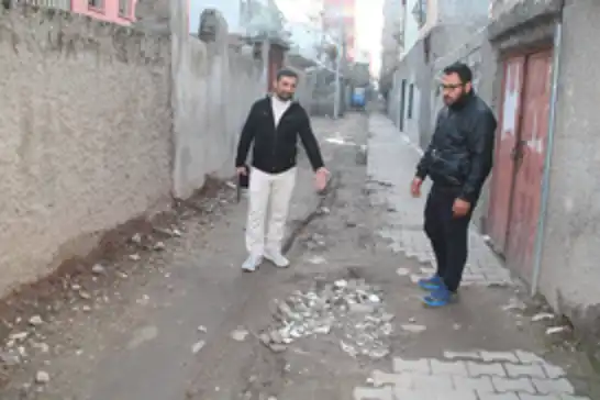 Batman'da mahalle sakinlerinden yol tepkisi: Altyapı sonrası yollarımız unutuldu