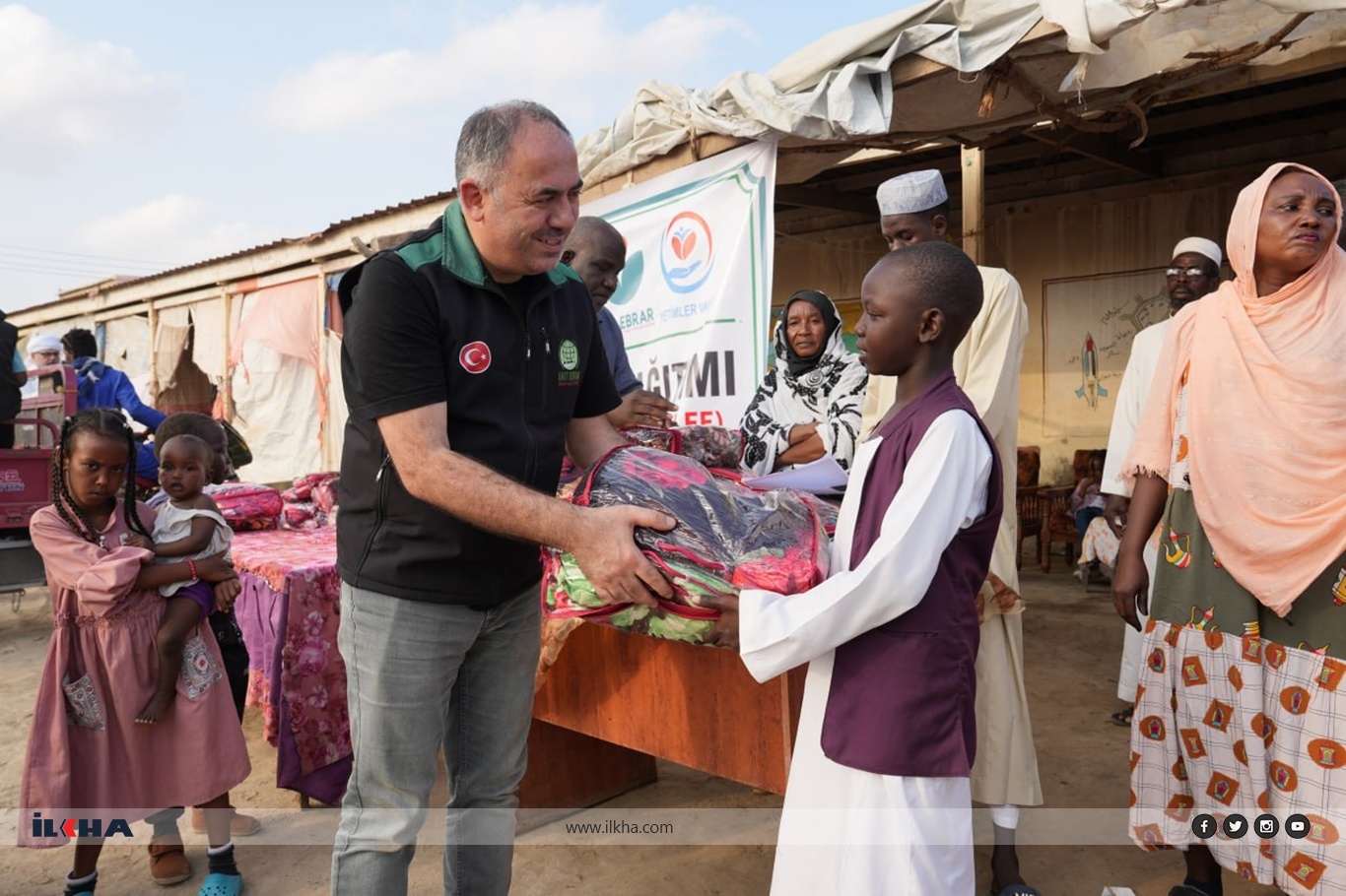 Humanitarian groups deliver lifesaving aid to displaced families in war-torn Sudan