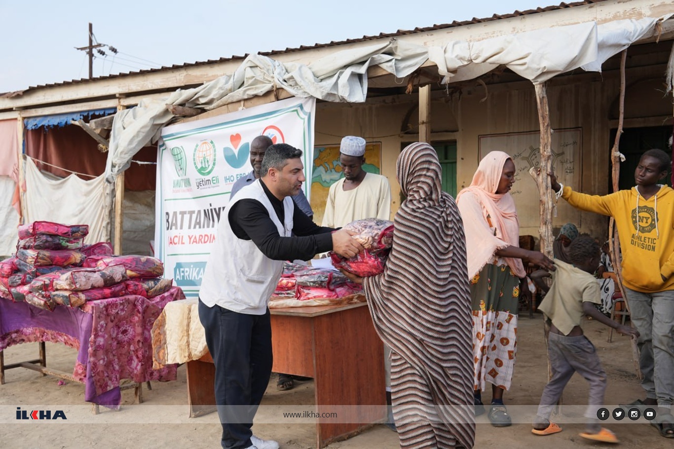 Humanitarian groups deliver lifesaving aid to displaced families in war-torn Sudan