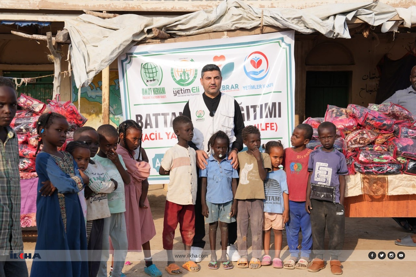 Humanitarian groups deliver lifesaving aid to displaced families in war-torn Sudan