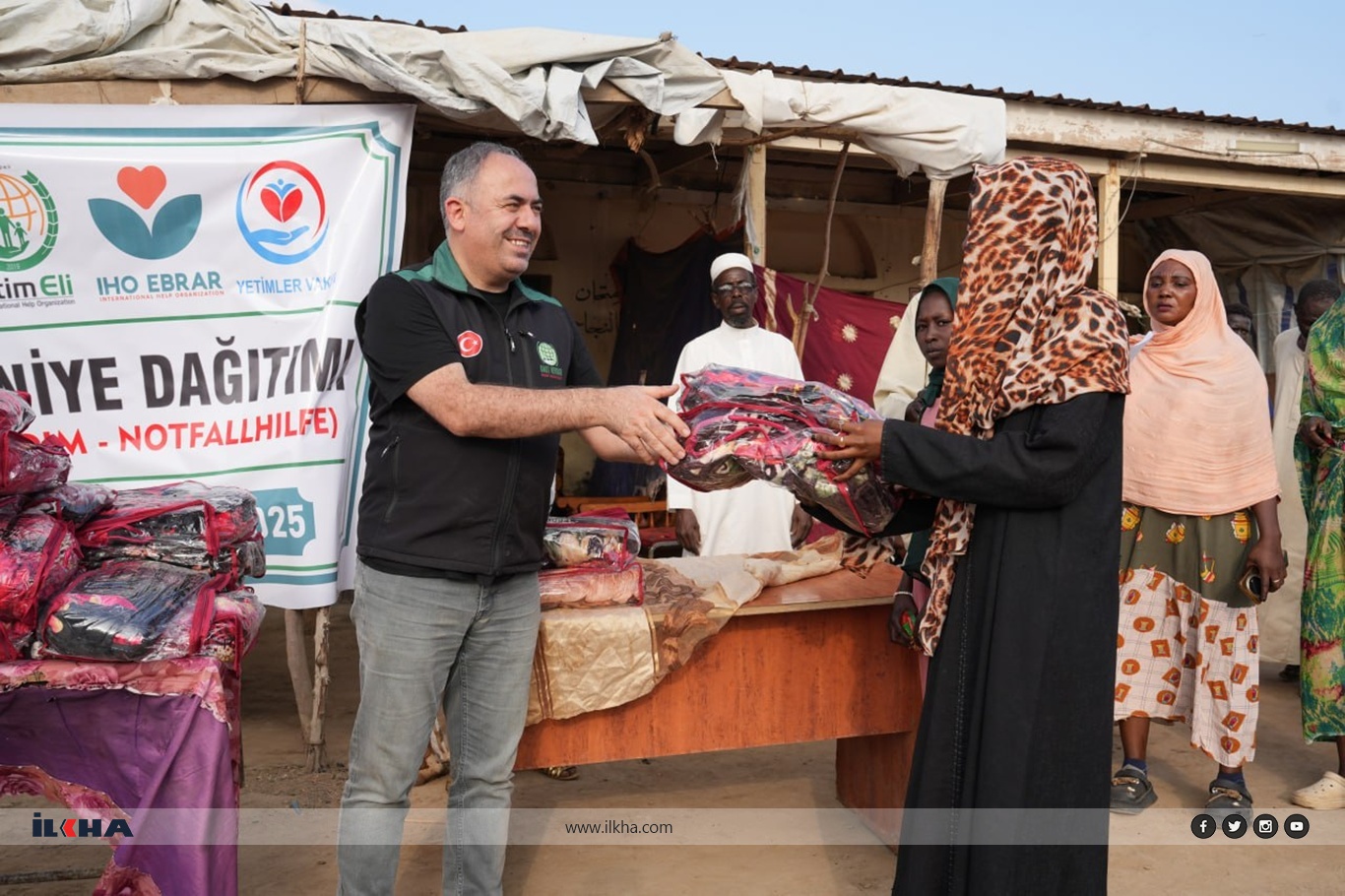 Humanitarian groups deliver lifesaving aid to displaced families in war-torn Sudan