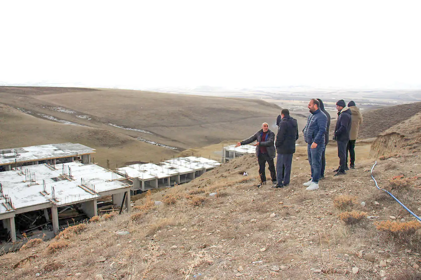 Taşlıçay'da TOKİ sakinleri: "Dere yatağına konut istemiyoruz"