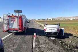 Mardin’de otomobil takla attı: 2 yaralı