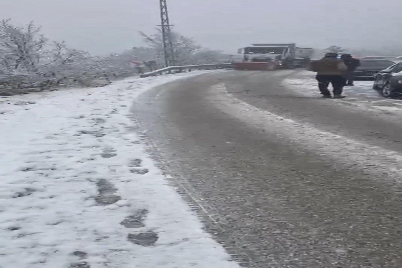 Bursa’nın yüksek kesimlerinde kar yağışı etkili oluyor