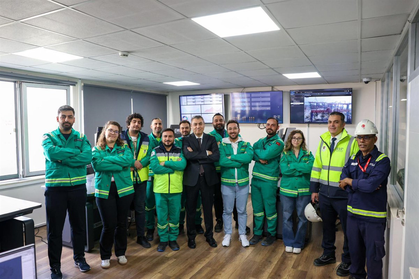 Vali Atilla Toros, Mersin Uluslararası Limanı’nda incelemelerde bulundu