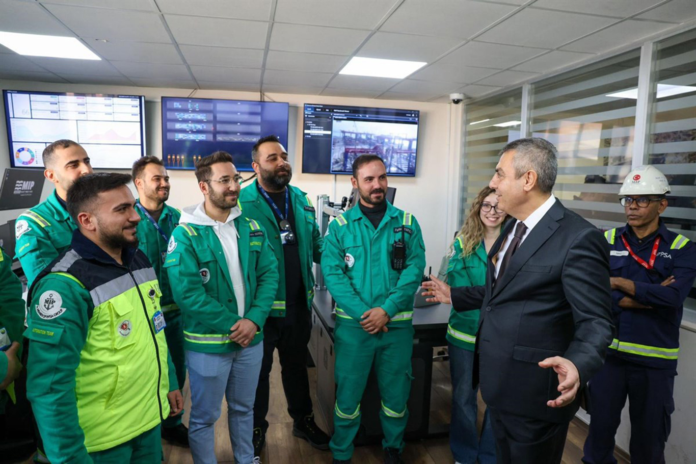 Vali Atilla Toros, Mersin Uluslararası Limanı’nda incelemelerde bulundu