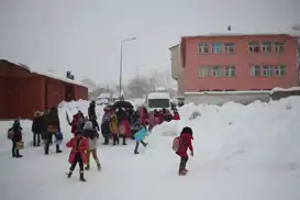 Ağrı'da kar yağışı nedeniyle il genelinde eğitime 1 gün ara verildi