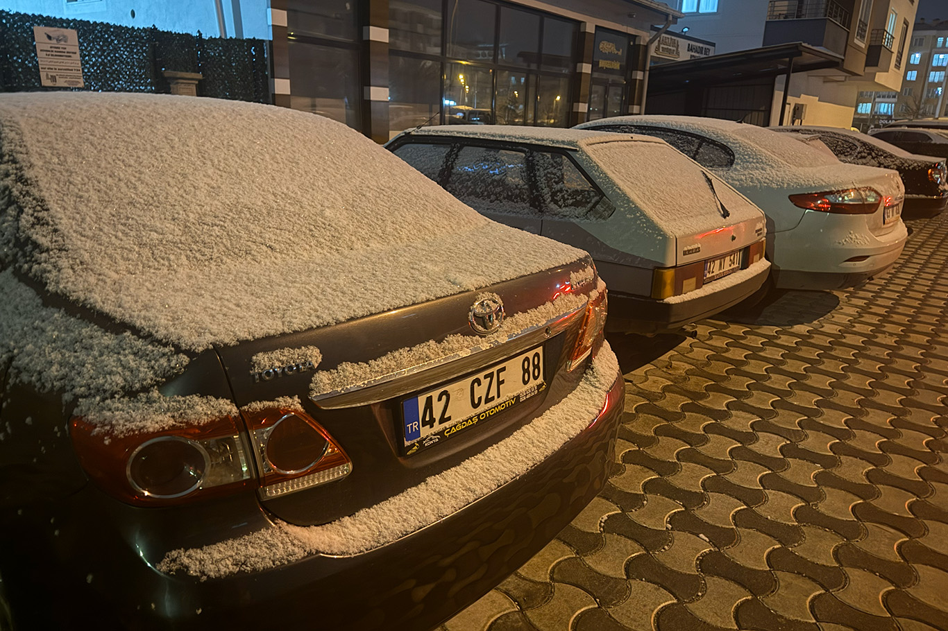 Konya merkezde mevsimin ilk karı yağdı