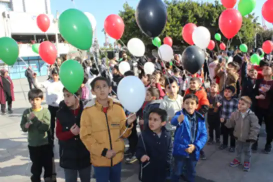 Gazzeli Rim için balonlar gökyüzüne bırakıldı