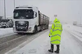 Bolu Dağı'nda ağır tonajlı araçların geçişine izin verilmiyor