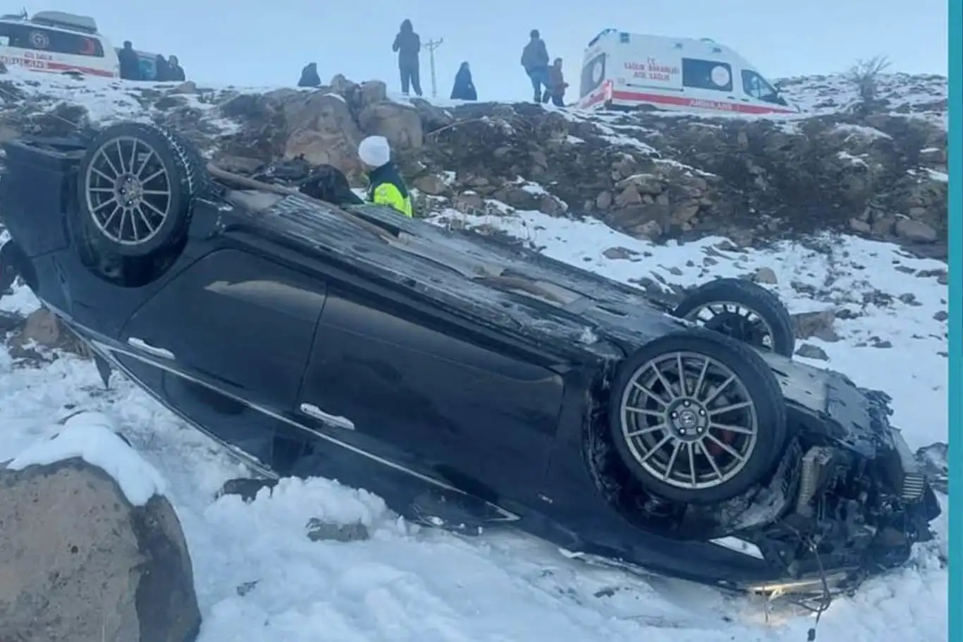 Bingöl'de araç şarampole yuvarlandı: 5 yaralı