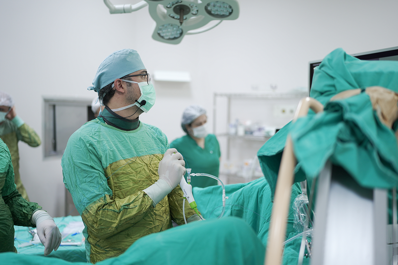 Malatya’da yüz yüze ve çevrim içi katılımlı cerrahi kursu düzenlendi