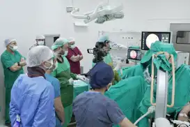 Malatya’da yüz yüze ve çevrim içi katılımlı cerrahi kursu düzenlendi