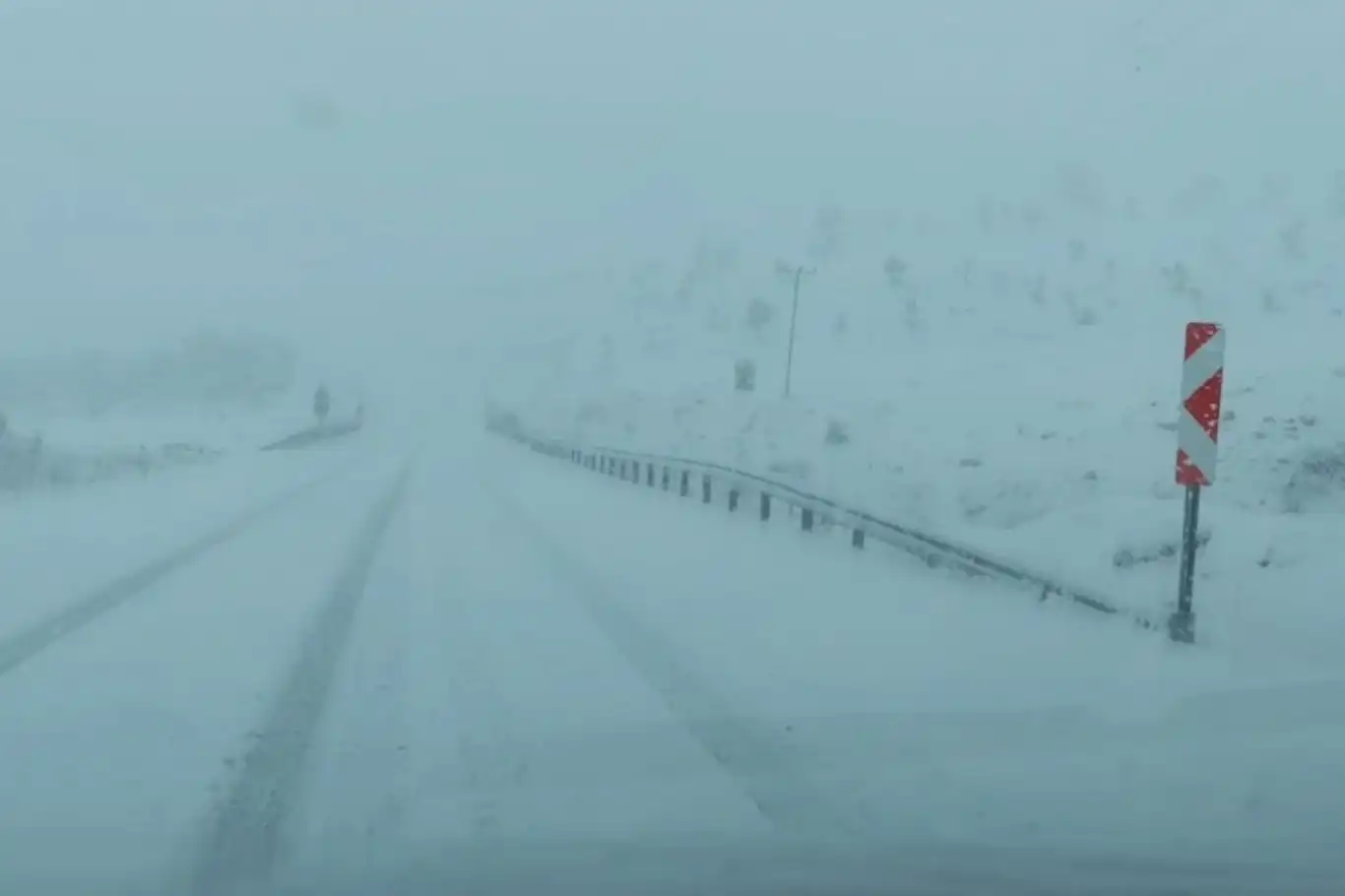 Dargeçit’te kar yağışına "hazırlıksız" yakalanan belediyeye tepki: Ulaşımda aksama oldu 