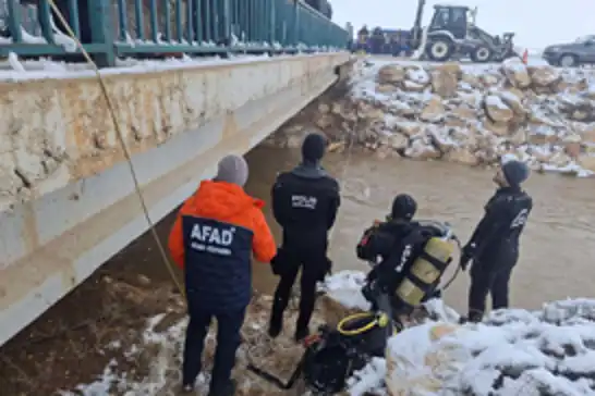 Şanlıurfa’da otomobil sulama kanalına düştü: Baba ve 3 çocuğu için arama çalışması başlatıldı