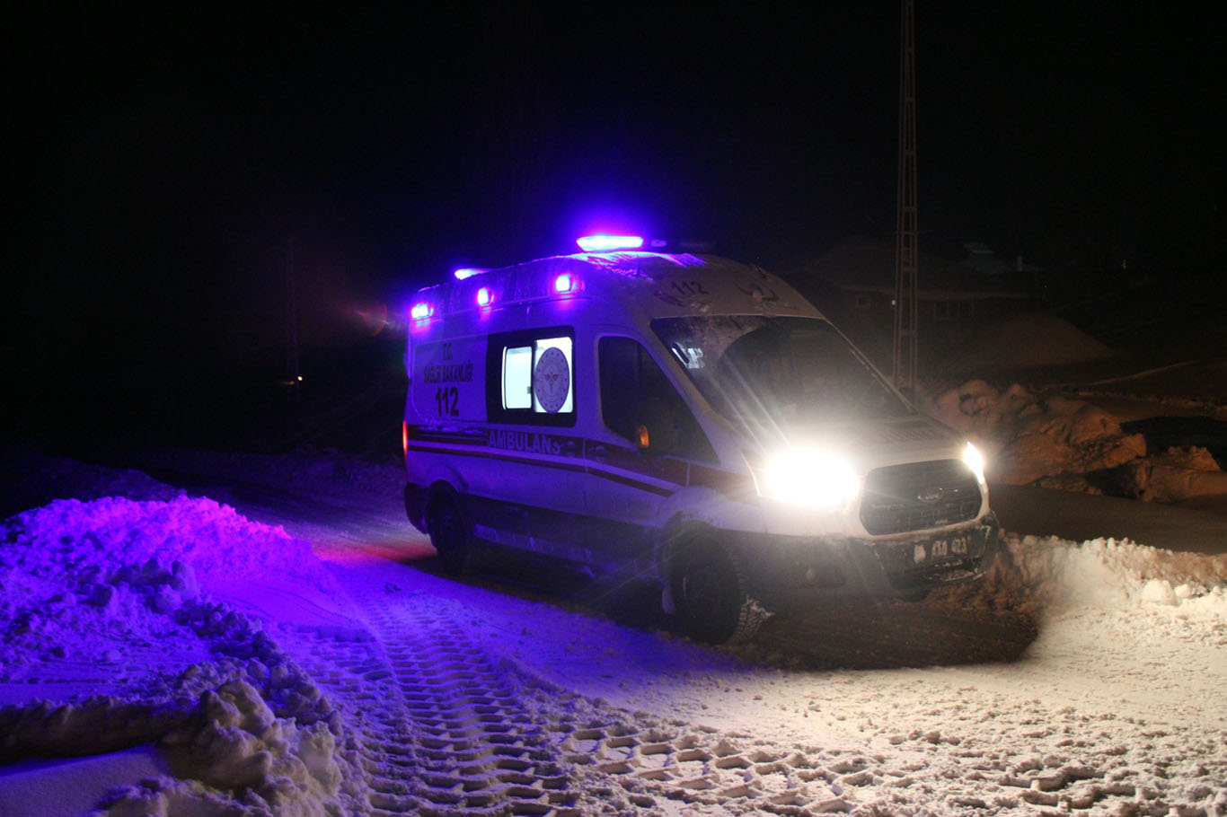Ağrı'da rahatsızlanan hastalar için ekipler harekete geçti