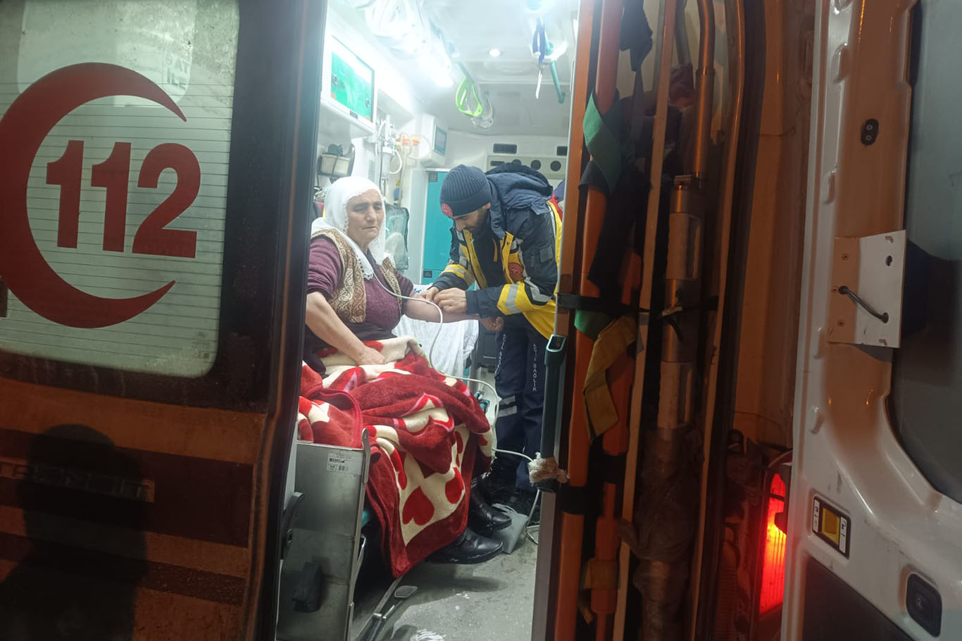 Ağrı'da rahatsızlanan hastalar için ekipler harekete geçti