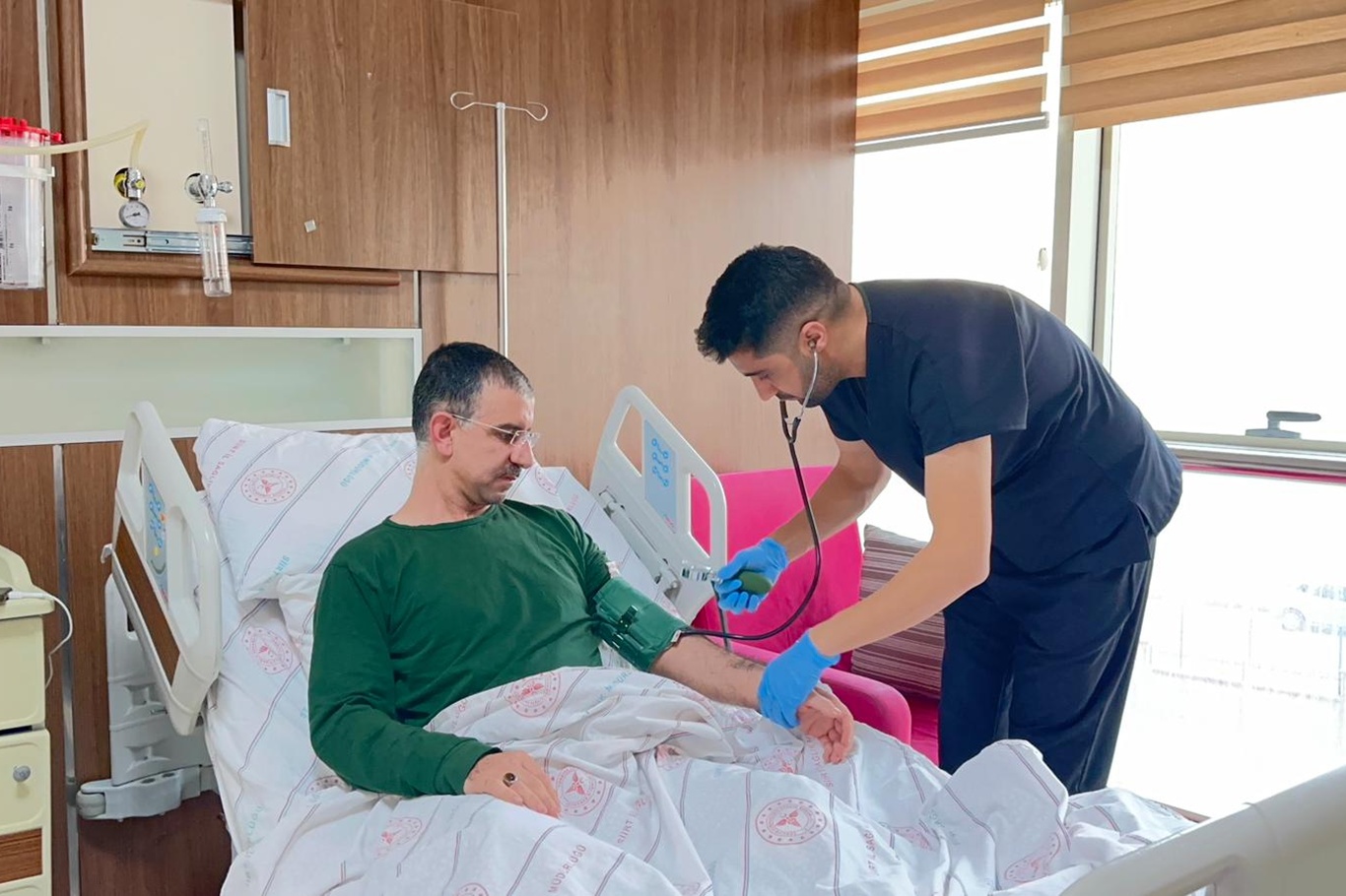 Siirt'te "Staghorn" böbrek taşı tek seansta temizlendi